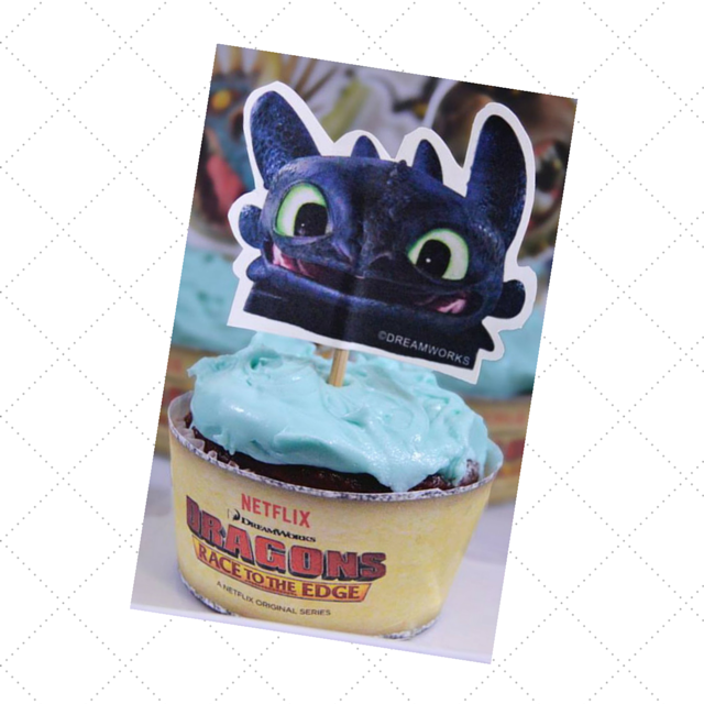 toothless printable CupCake Topper and wrapper