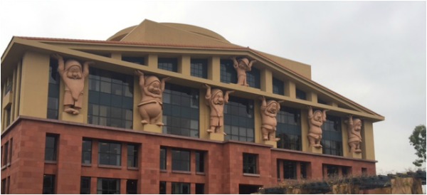 story of the seven Dwarfs on the side of the burbank studio building