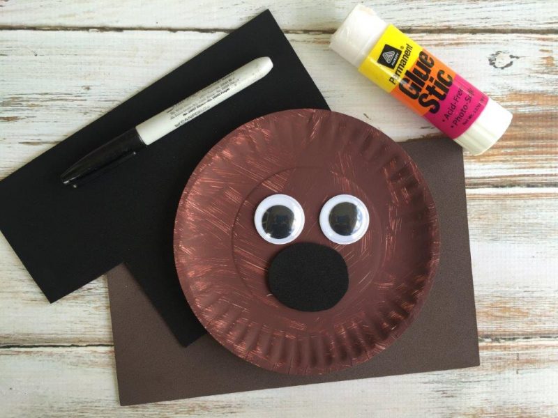 Duke Paper Plate Craft inspired by The Secret Life of Pets steps