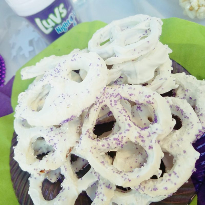 snowflake-pretzels-dipped-in-white-chocolate-with-purple-and-crystal-sprinkles