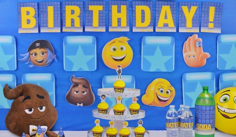 FREE Emoji Movie Printable Birthday Party Decorations #TheEmojiMovie #EmojiMovie