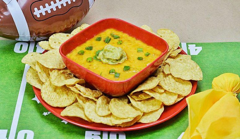 3 Quick & Easy Football Party Food Recipes #FosterFarmsBowl