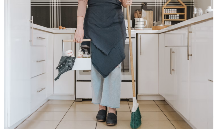 5 Tactics To Keep Your Home Clean When You’re Super Busy